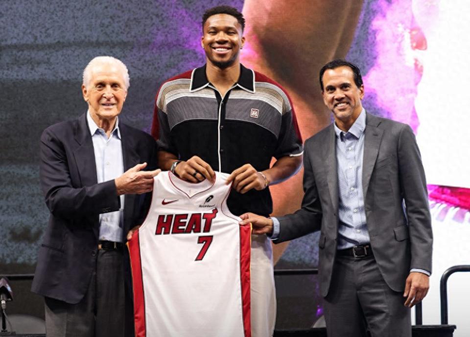 Giannis Antetokounmpo officially debuted with the Heat! He revealed the reason for switching to jersey number 7 and boldly stated his goal is to become a multiple-time champion.