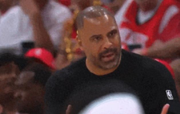 WOW! The Rockets' head coach fiercely scolds Sengun! The starting point guard has 6 assists and 6 turnovers in two games.