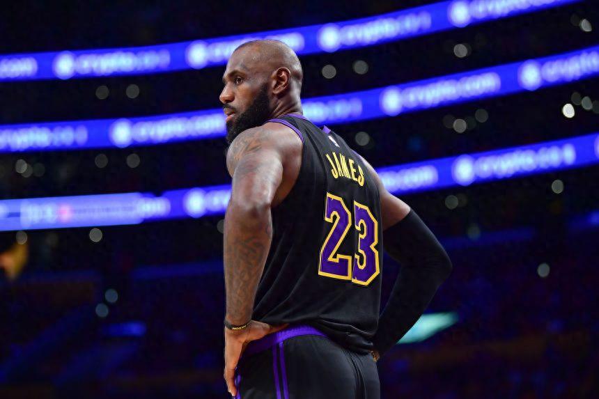 Lakers legend sends blessings to LeBron! Kareem jokingly says he could become mayor of Cleveland, while Magic expresses eternal gratitude
