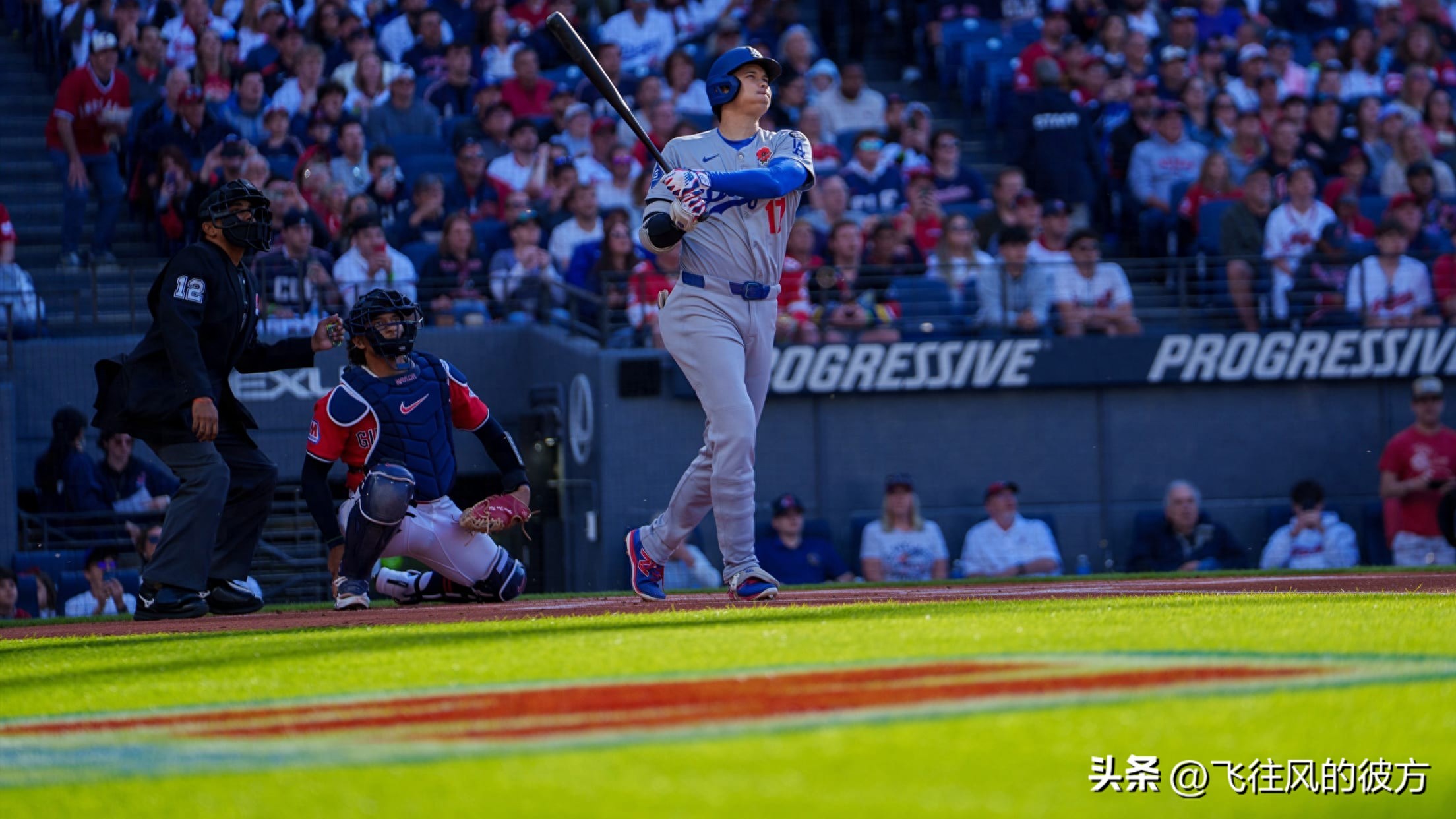 Shohei Ohtani hit the first hit in two consecutive days to reach the top of the home run king and lead the Dodgers to capture the Guardians