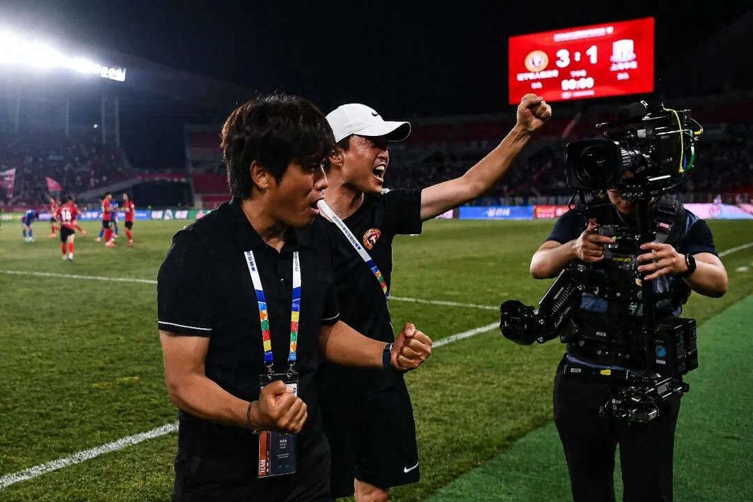Formation change and aggressive attack overwhelmed Shenhua, Xu Zhengyuan used a depleted squad to send Slutsky away