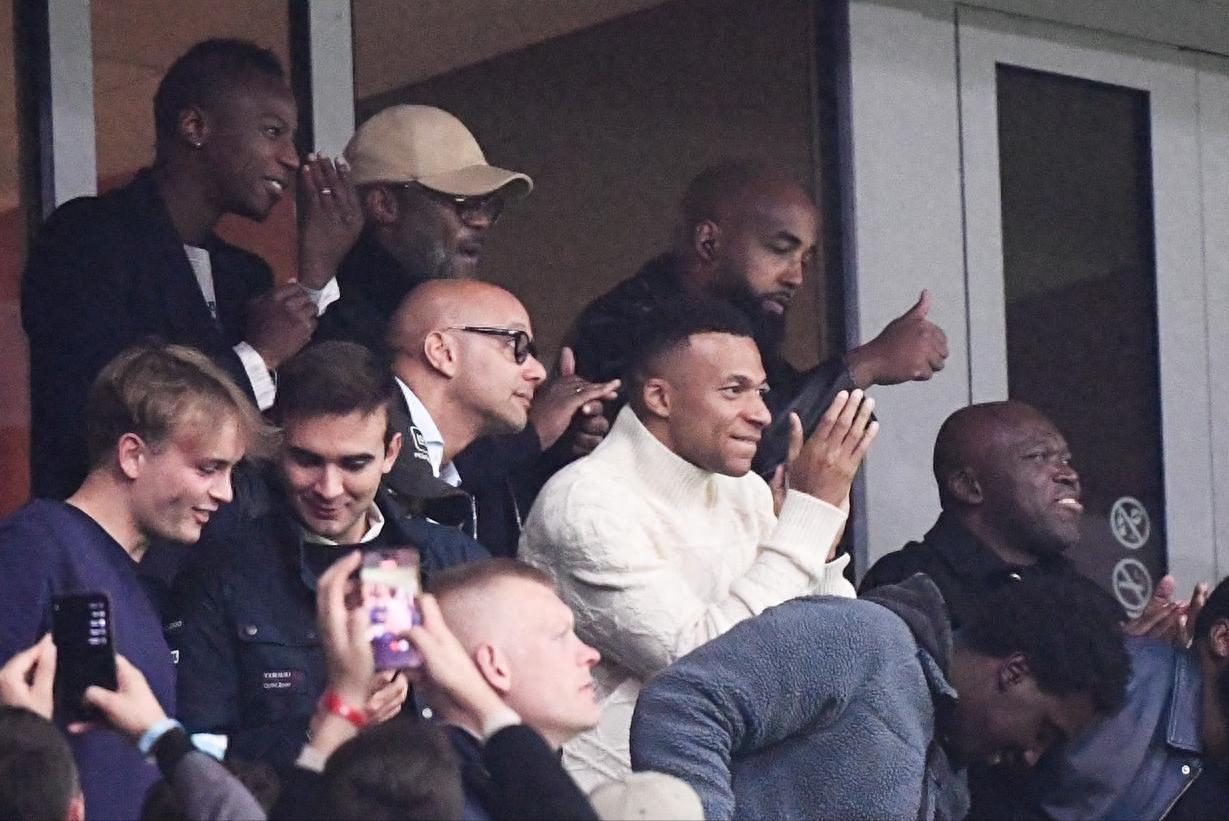 Kylian Mbappé personally witnessed his brother's equalizer in the 85th minute of the Ligue 1 match, scoring Lille's second goal.