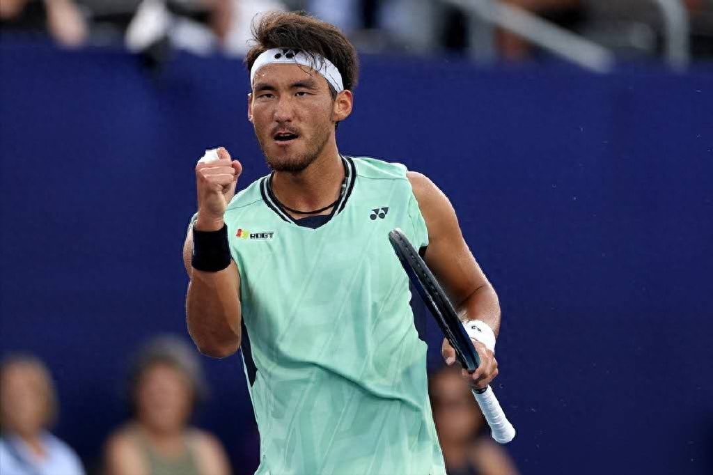 Buyun Chaokete advances to the quarterfinals with three consecutive wins, taking home $150,000; Sabalenka seeks advice from Djokovic, determined to defend her US Open title.