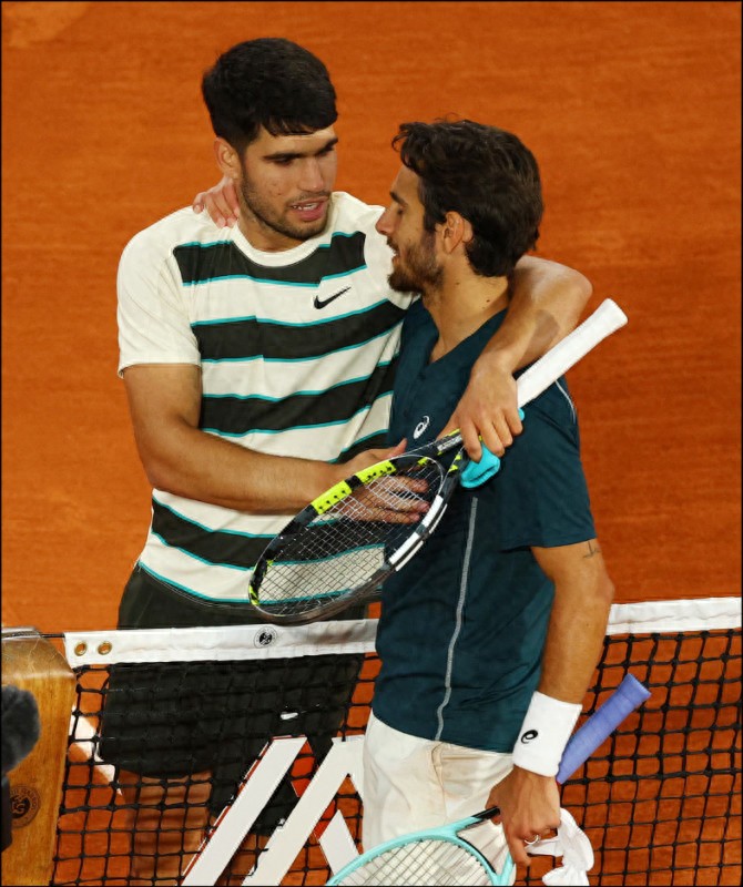 Alcaraz reached the men's singles final of the 2025 French Open, and Sabalenka will compete with Gauff for the crown