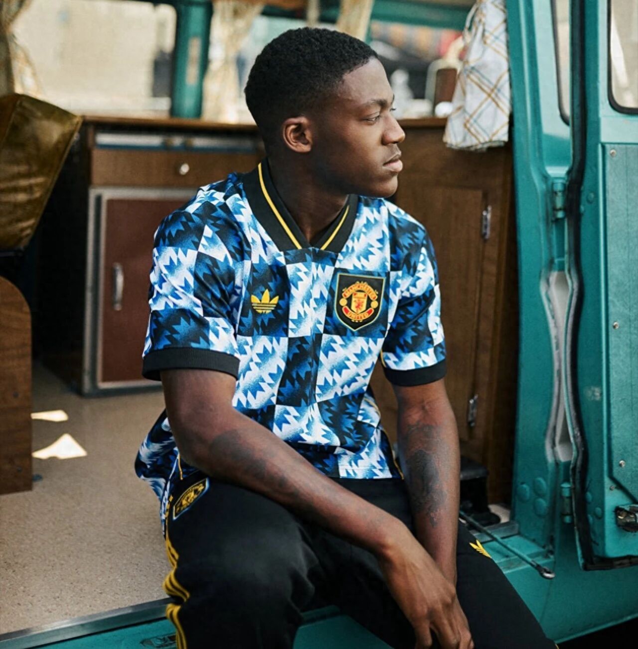 Manchester United&#39;s rising star demands to leave in the winter transfer window, with both clubs assuring him a starting role! Amroli explains the reason for his exclusion.