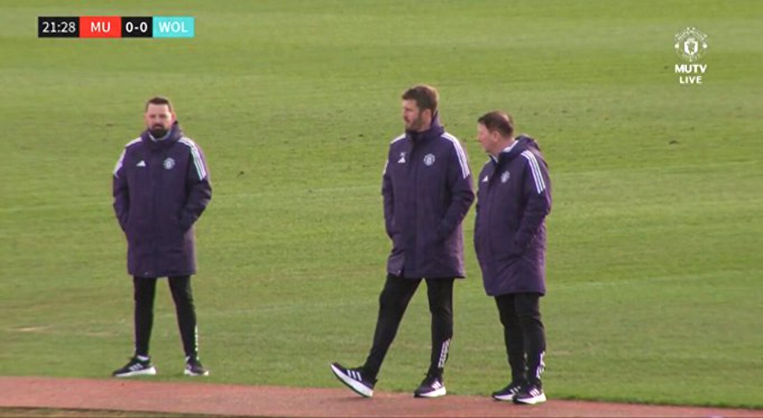 Manchester United has a chance to secure fourth place and push for third as Premier League rivals drop points! Carrick vows to break through the defensive lines, looking forward to Everton’s challenge.