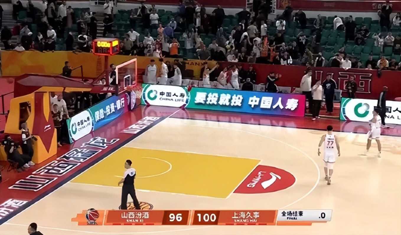 He's back! Little Yi Jianlian! About to debut in his CBA career.