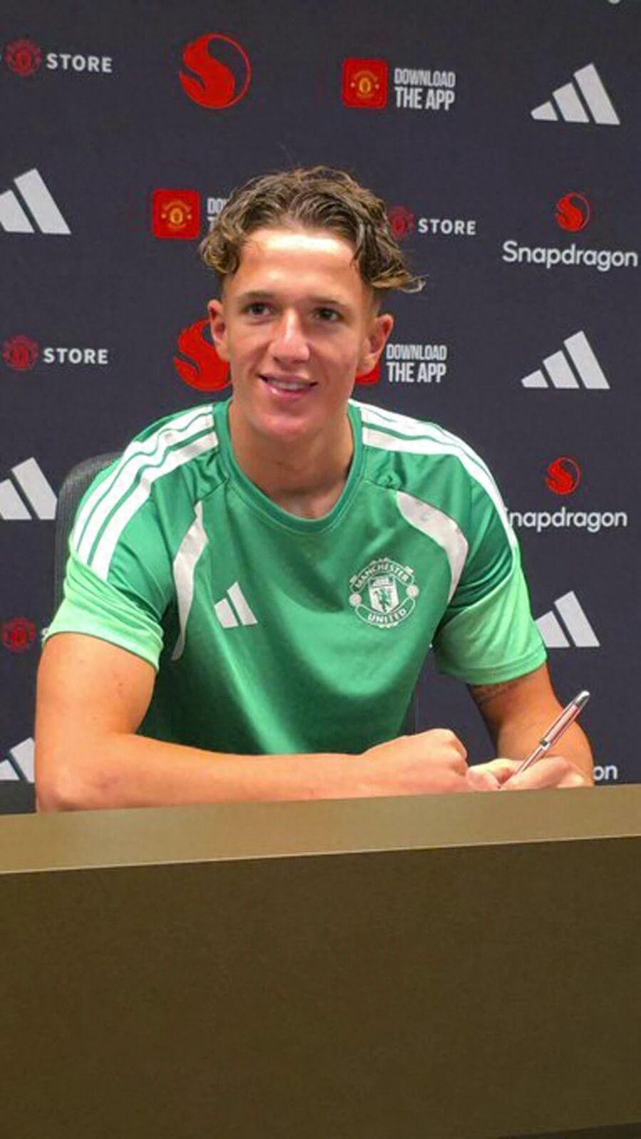 Manchester United officially announced their fifth summer signing, but he will definitely not play for the first team! One player returns after the World Cup and is preparing for a transfer.