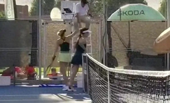 Wang Xinyu was surrounded by the Czech trio in the semifinals, and the match faced forced postponement, raising suspicions of targeted treatment by the event organizers.