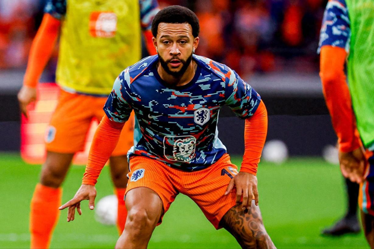 31-year-old Brazilian forward leads the Dutch team forward; 4-0 victory over Finland keeps them unbeaten with 5 wins and 1 draw, contributing 2 assists and 1 goal creating 3 goals in total.