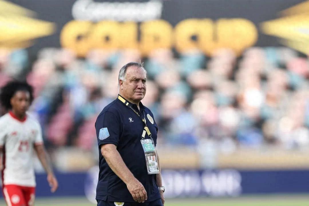 China's national football team faces a coaching change for their March friendly; the 78-year-old veteran coach sacrifices World Cup for his daughter