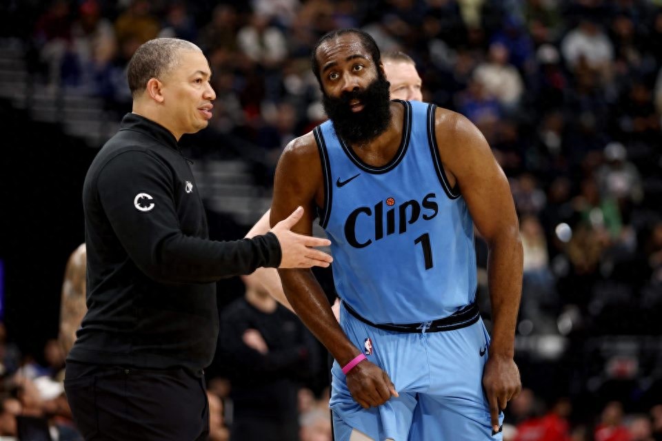 The performance of 36-year-old Harden is concerning! His preseason shooting percentage is below 37%, and scouts say he is not as good as in previous years at this time.