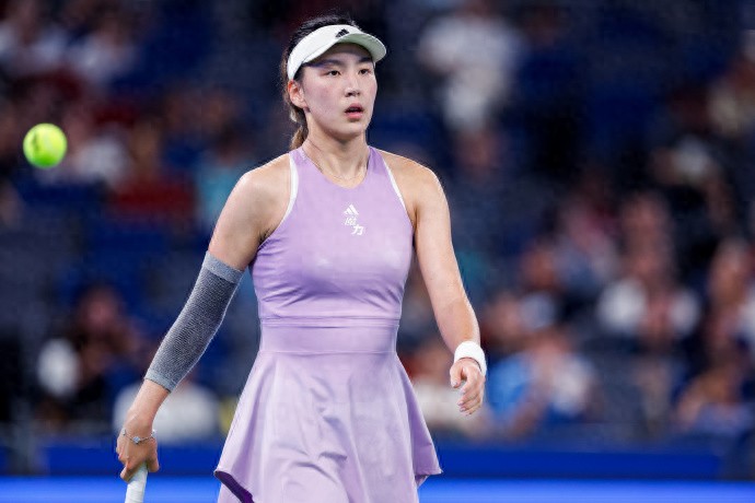 Tearful and distraught, Wang Xinyu suffers a first-round defeat at the Wuhan Open, causing her ranking to sharply decline!