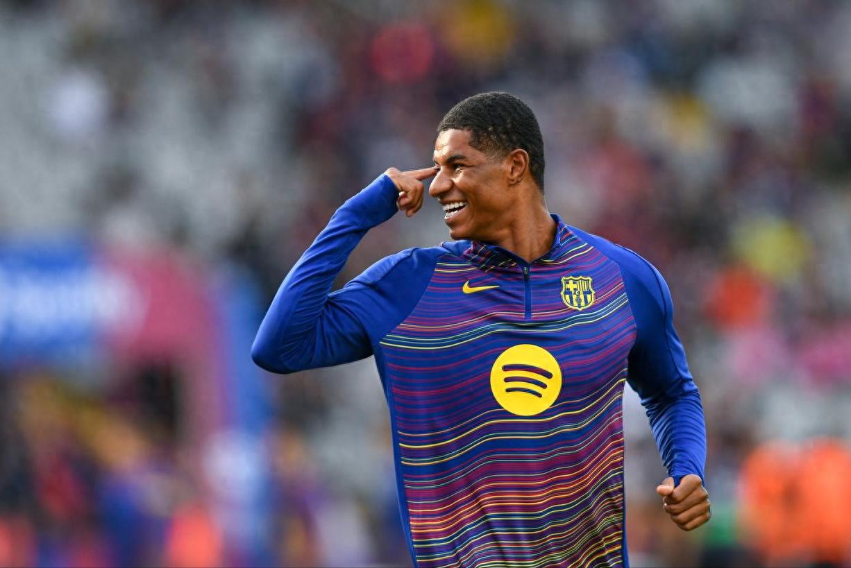 Lewandowski is too old, Ferran is not suitable, and after two consecutive defeats, Flick is considering placing Rashford in the number 9 position for Barcelona.