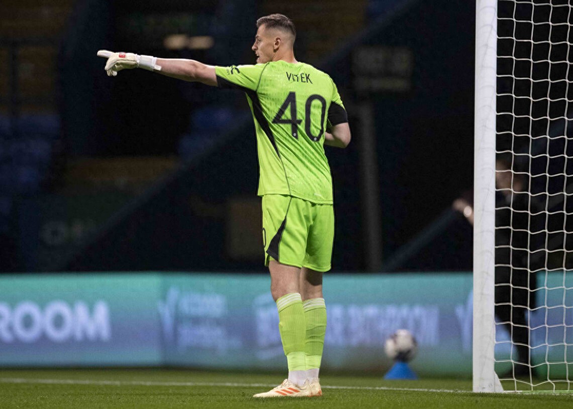 A Manchester United player has publicly announced his departure, unwilling to remain as a substitute. A young talent issues a transfer statement to move to La Liga.