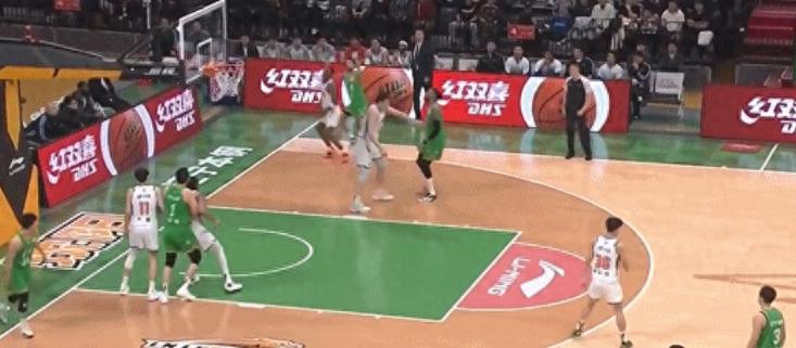 Morland 17+12 Controversial Technical Foul, Yan Shouqi 16 Points, Liaoning Easily Defeats Xinjiang to Secure Playoff Position