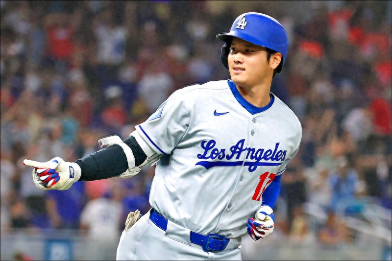 MLB Japanese superstar Shohei Ohtani hit two days in a row, becoming the first person to reach 10 hits and 10 thieves this season