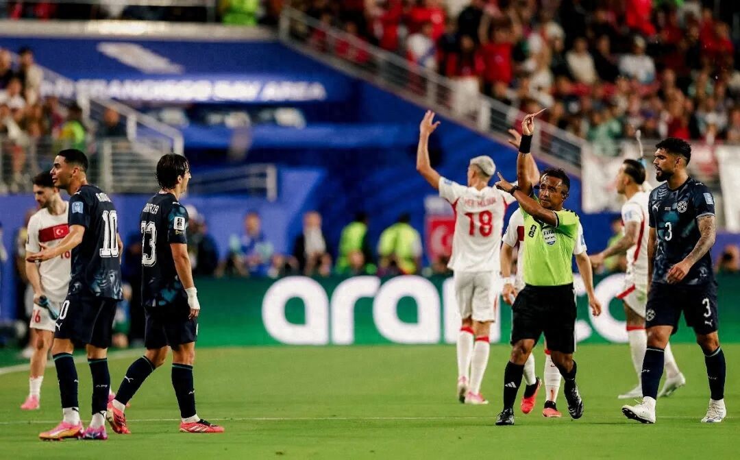 World Cup's first "mouth-covering red card"! Is Almiron the "new rule guinea pig"?