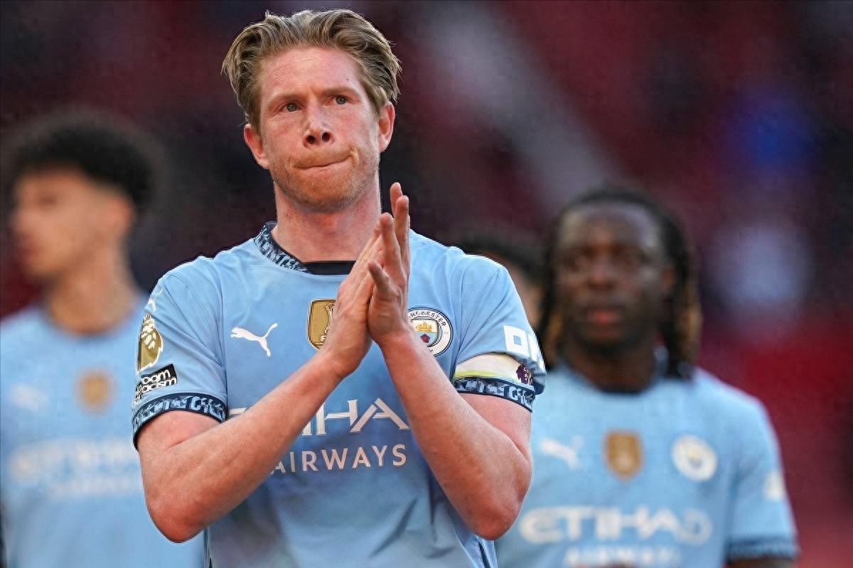 Fabrizio Romano reports that Napoli are signing De Bruyne without details of a three-year contract with a salary of up to €27 million