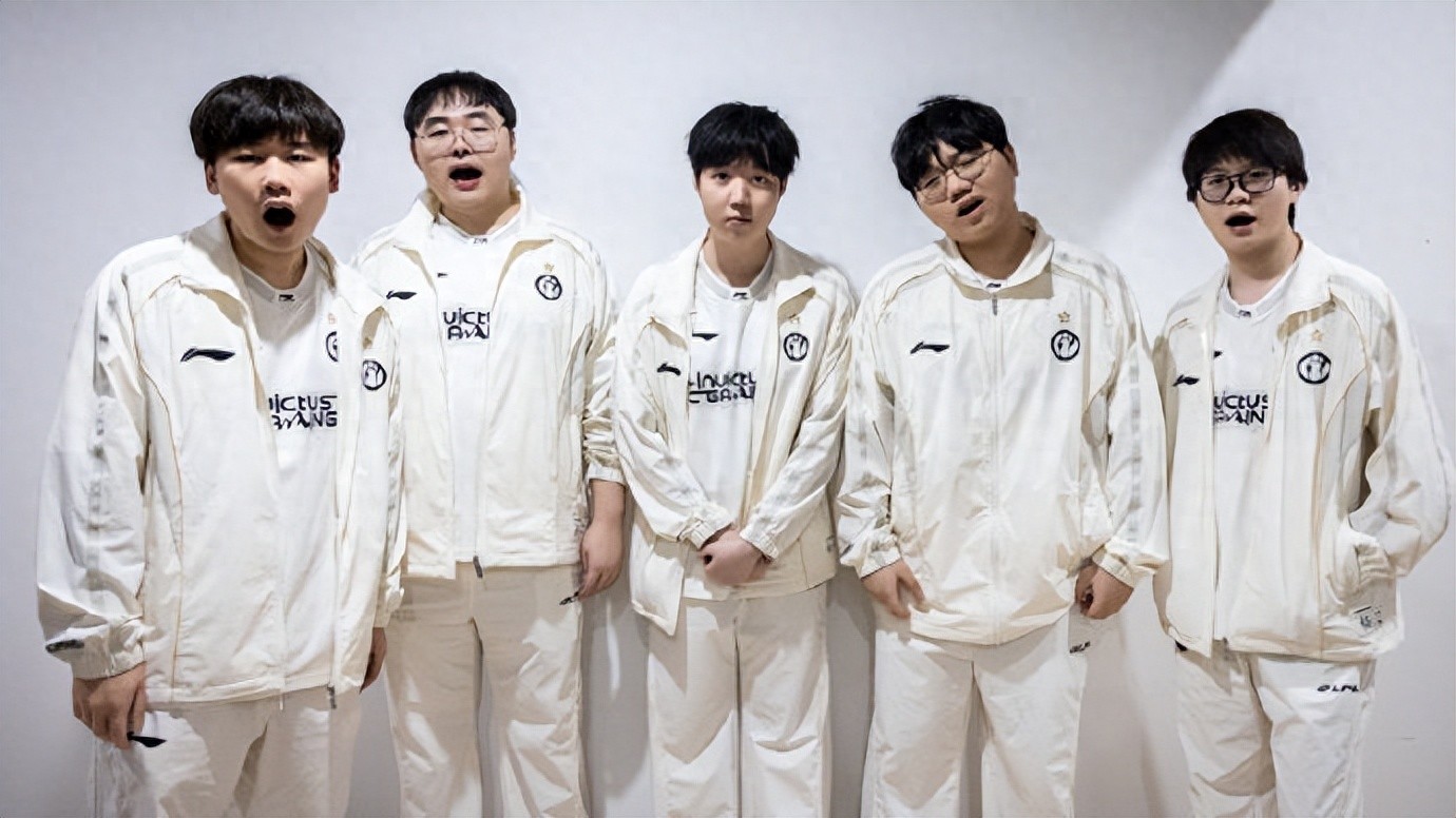 JKL was mocked by an audience member! A fan's support sign read 0-22, TES: Already reported to officials.