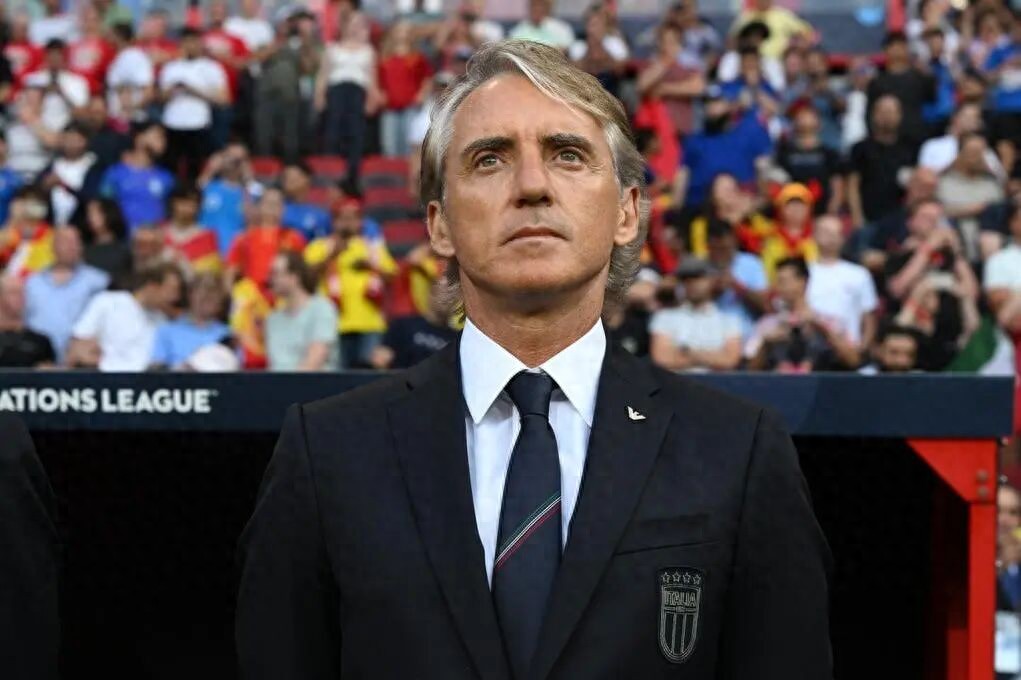 Italian football takes a step backward: Maldini out, Mancini returns