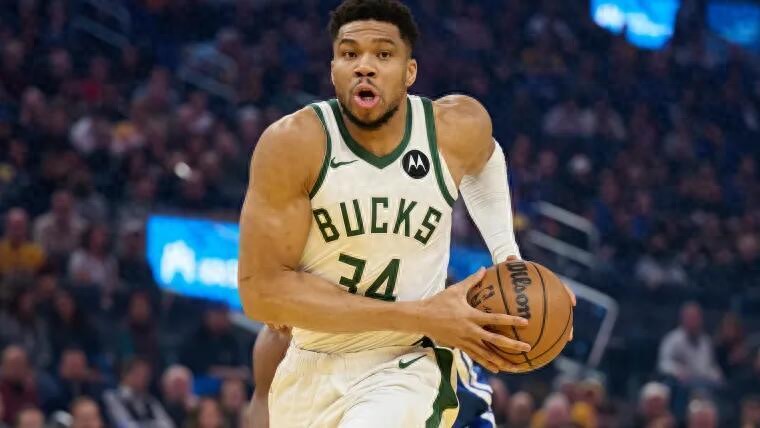 The Bucks officially announced that Giannis Antetokounmpo will miss the All-Star Game! Fox replaces him, and Powell is moved to the World Team.