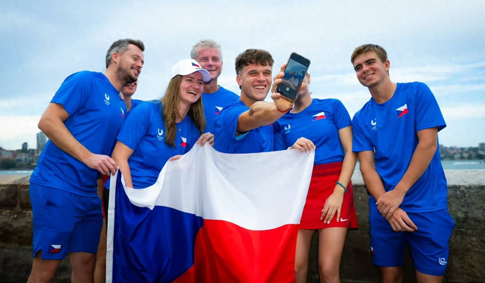 The Chinese team’s former conqueror makes a comeback to reach the United Cup semifinals, while Yuan Yue’s 45-minute swift defeat sparks heated discussion online.