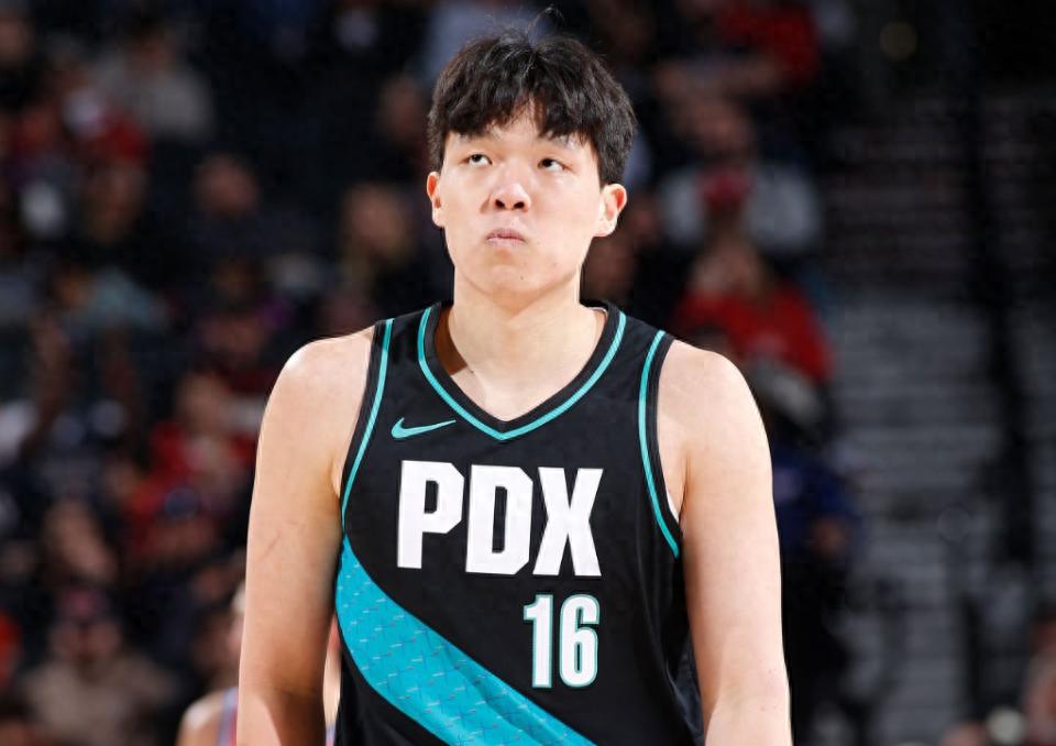 Portland media personality: Yang Hanshen still needs several years before he can contribute; right now, he doesn’t resemble an NBA player at all.