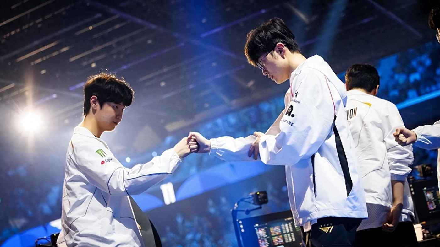 Zeus has announced a reconciliation with T1! Ale revealed on stream: Jiejie has been off the team for quite a while.
