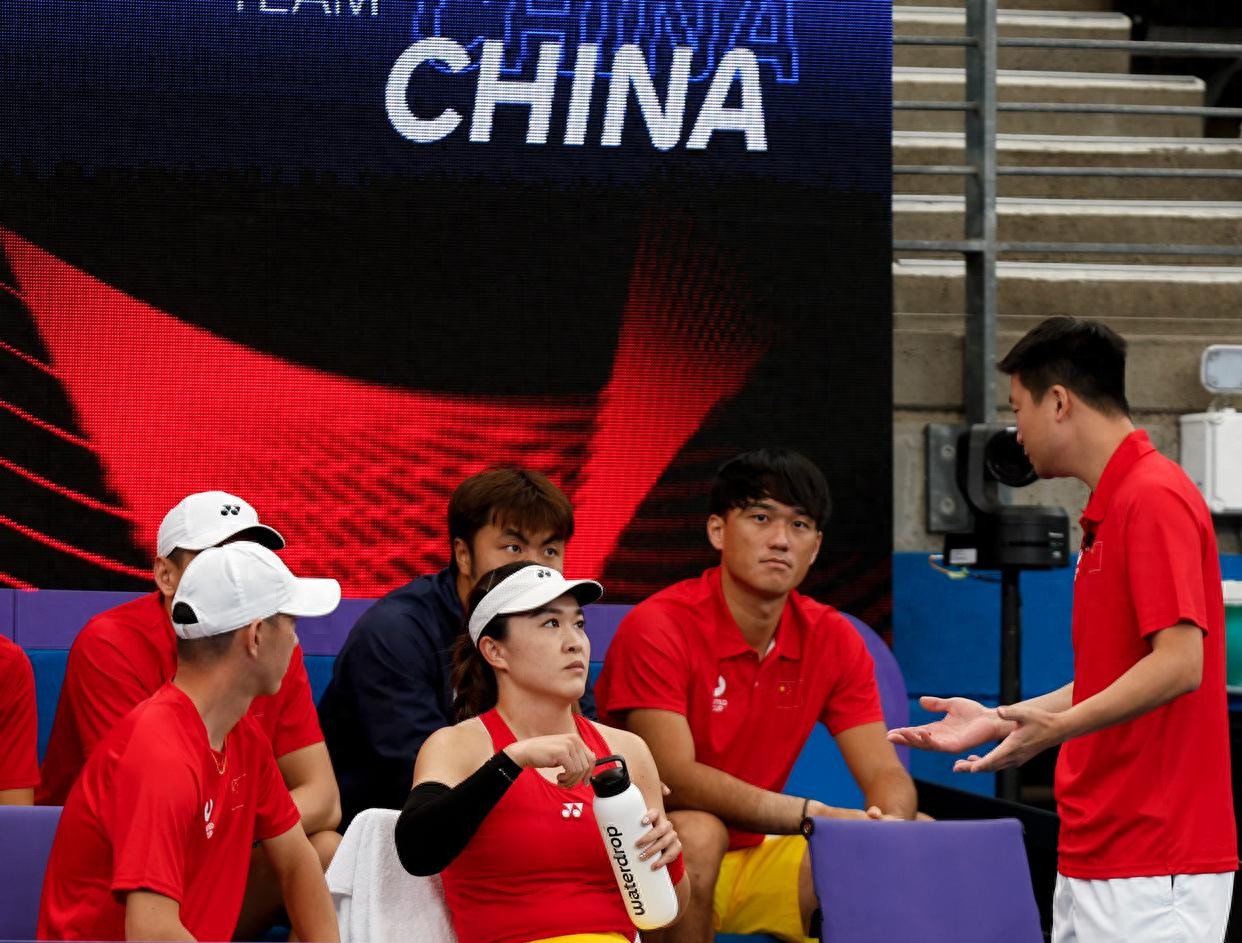 Zhu Lin suffered a heavy defeat in the opening match of the United Cup, putting the Spanish team in a desperate situation and prompting fans to call for Alcaraz to come to the rescue.