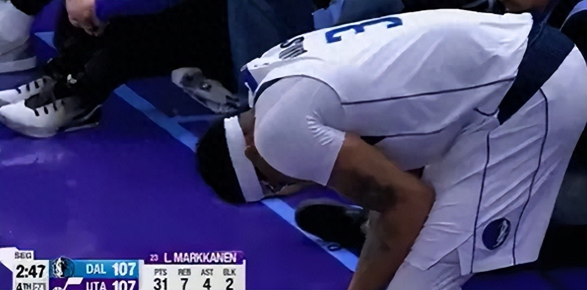 No! Anthony Davis suddenly injured! The Mavericks have completely collapsed.