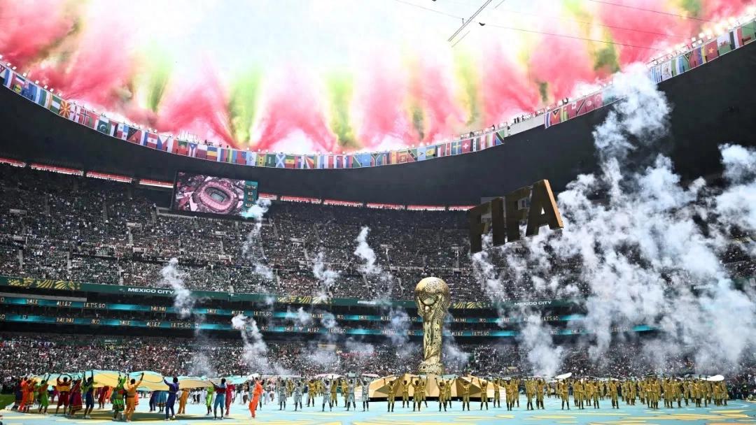 A historic "three red cards" opening, the USA-Canada-Mexico World Cup kicks off with "controversy" at its core.