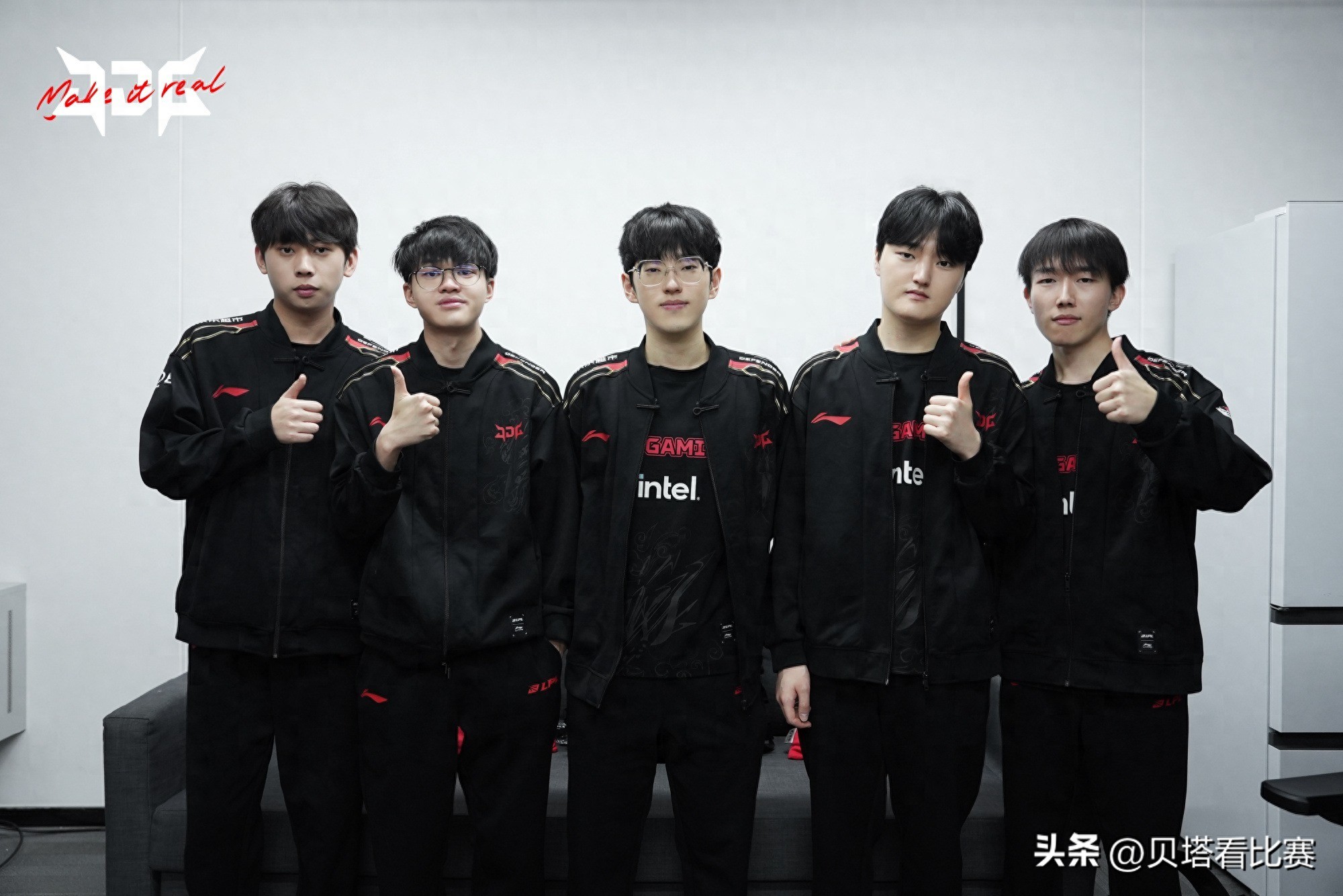 JDG was upset and eliminated, and the coach cried during the interview! Fans angrily reprimanded: There is a huge gap between the middle and auxiliary assistants, find a replacement