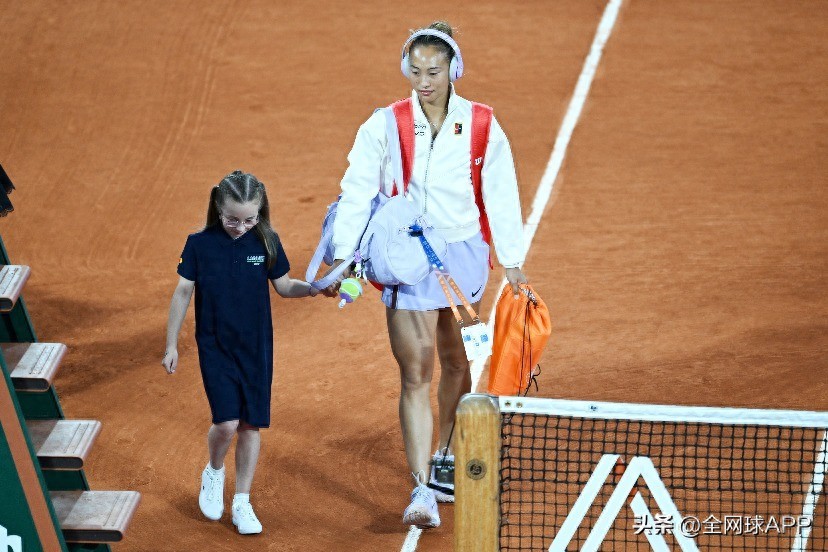 2025 French Open: Zheng Qinwen won the first match, winning Roland Garros' 7th consecutive victory!