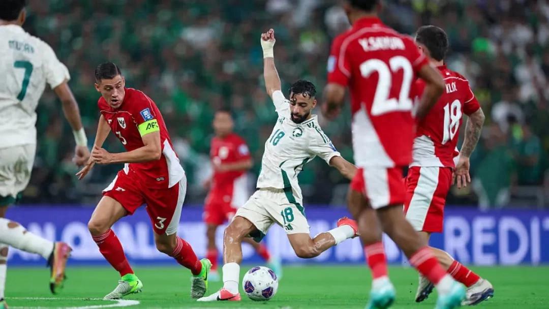 Cruyff's hasty tactical changes led to defeat in the first leg of the playoff, with Indonesian media doubting their chances of advancing.