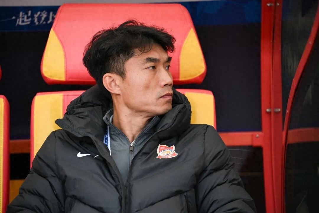 Zheng Zhi encounters Harbor again, every glance filled with stories.