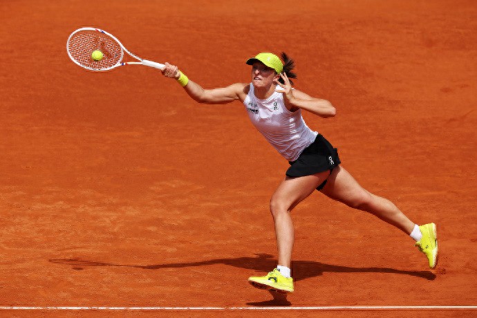 Swallowing eggs still reversed to advance, and the Madrid women's singles semifinals lineup is luxurious!