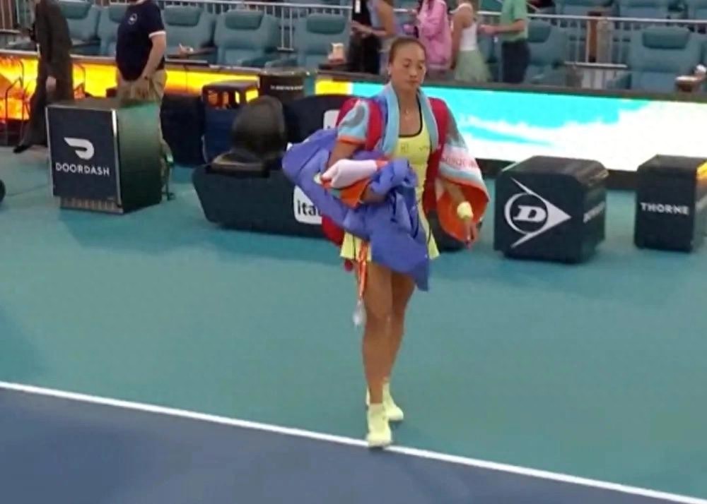 Sabalenka points out reasons for defeating Zheng Qinwen, attributes it to choosing the right fiancé; top-ranked Chinese player faces significant pressure to defend points during clay season.