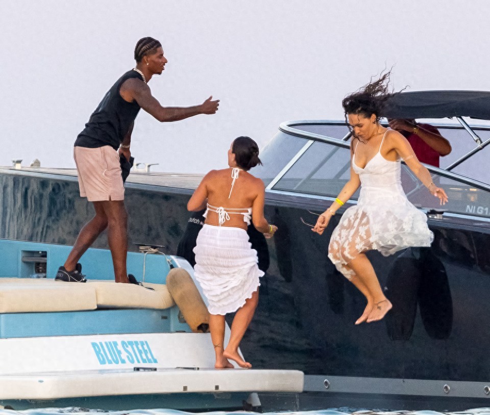 Final Bash! Rashford's Debauchery on a Yacht Before Returning to Manchester United, Carrick Welcomes His Return