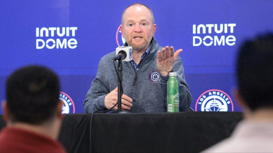 Who is the biggest beneficiary of the Clippers' 15 wins in 18 games? President Frank has signed a 4-year extension: he was the one who decided to trade Paul.