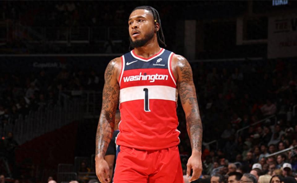 Life after leaving the Rockets hasn't been easy! Whitmore's playing time keeps dropping: even less than during his Houston days