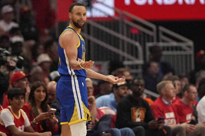 Curry, the Warriors' first brother, was caught with a noticeably swollen thumb in his right hand before the game, and he explained it after the game
