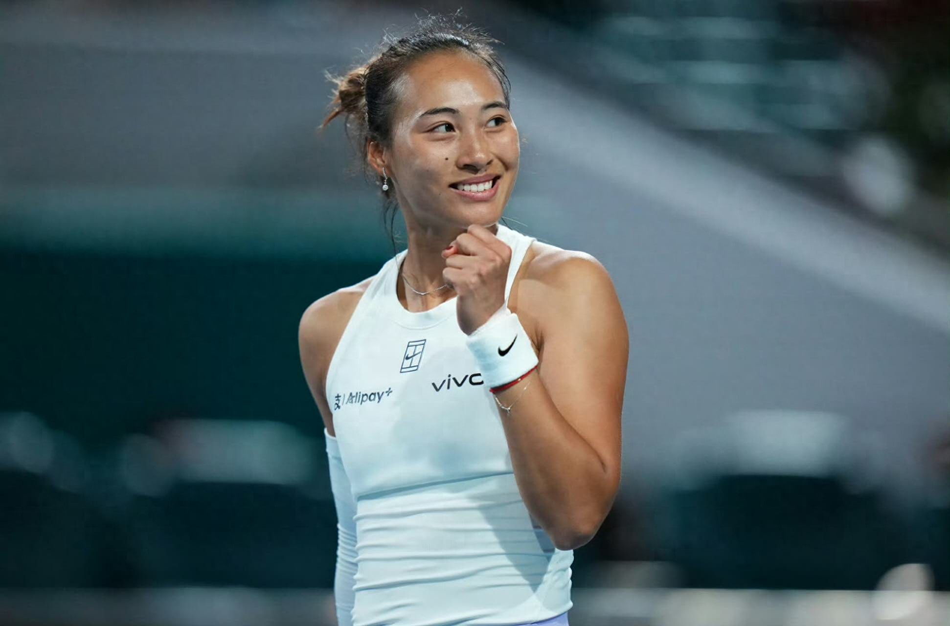 The success of the anti-American resistance, Zheng Qinwen ushered in the sixth trip over the mountain! Saba will give his best when he is ruthless