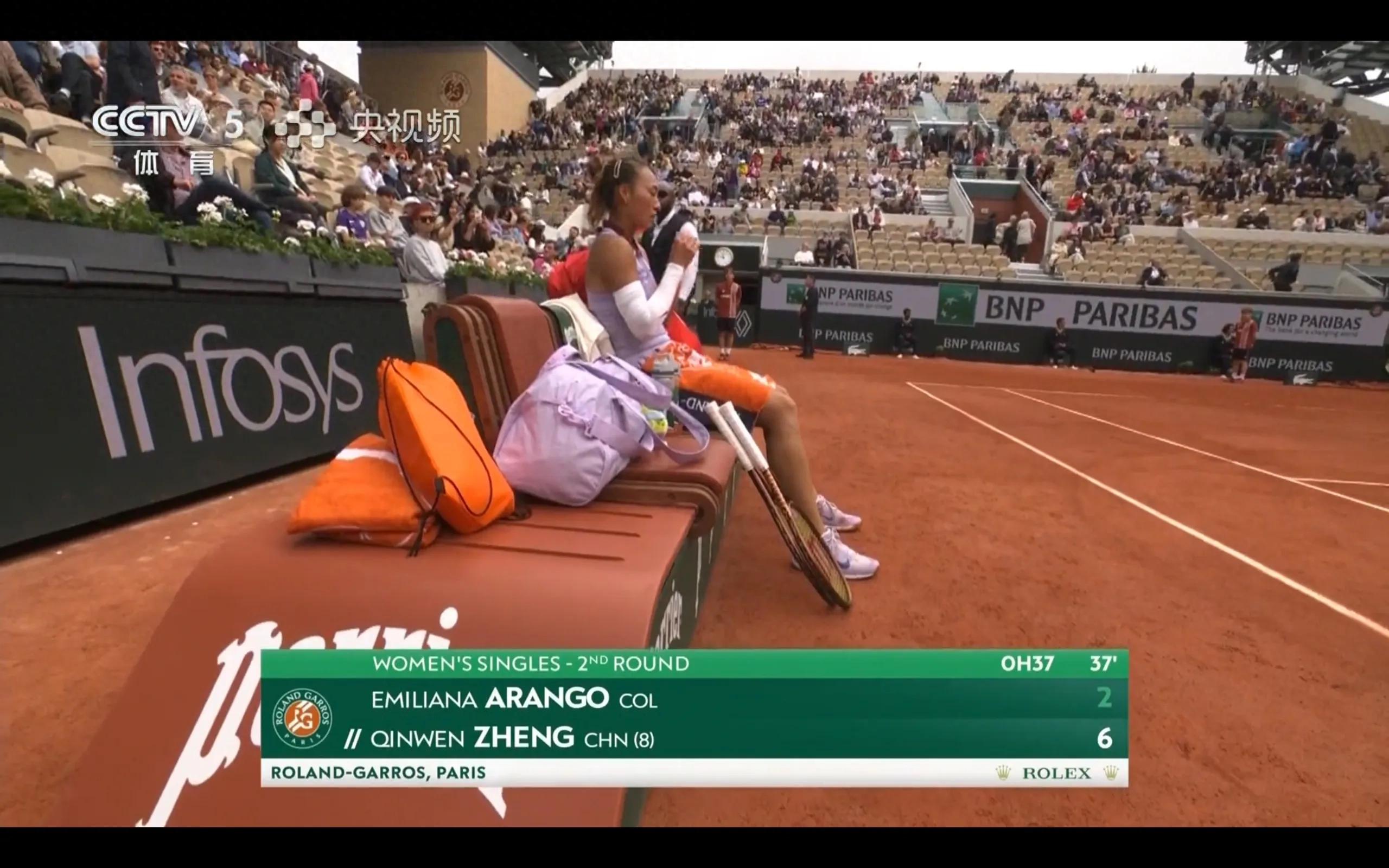 In the second round of the French Open, Zheng Qinwen 1-0 Arango, CCTV-5 is being broadcast live