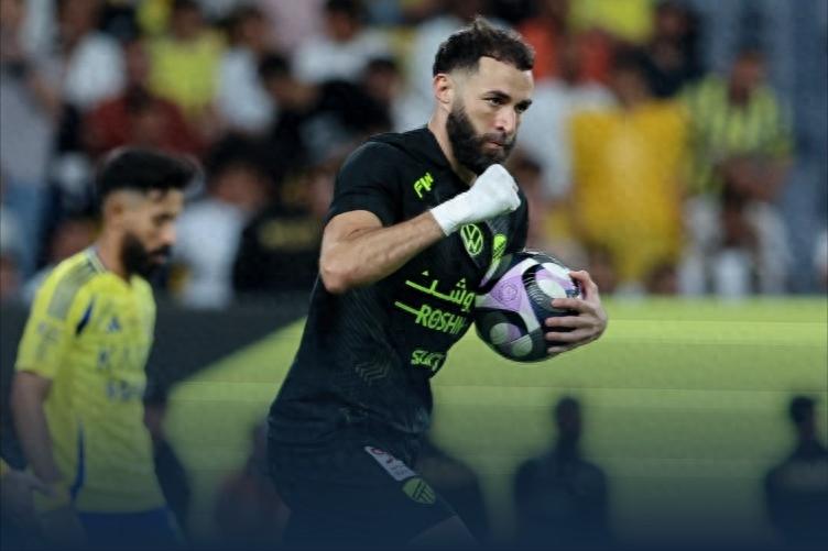 Ronaldo was dumb and spread his hands again, Benzema &amp; Kante scored 2 goals in 3 minutes, won 2-3 Jeddah United and fell out of the AFC Champions League