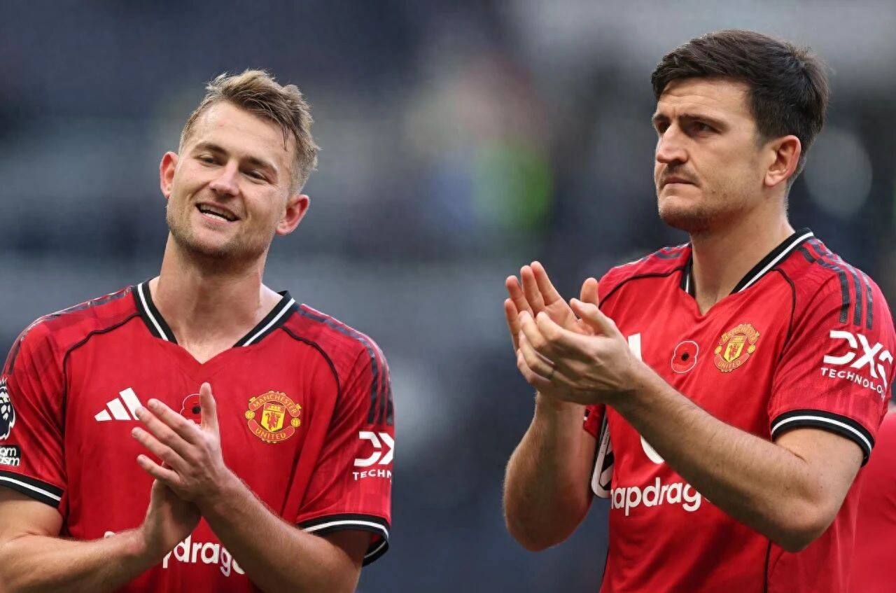Manchester United officially announced that De Ligt and Maguire will miss the match against Villa, with six players sidelined! Amrabat remains confident of victory.