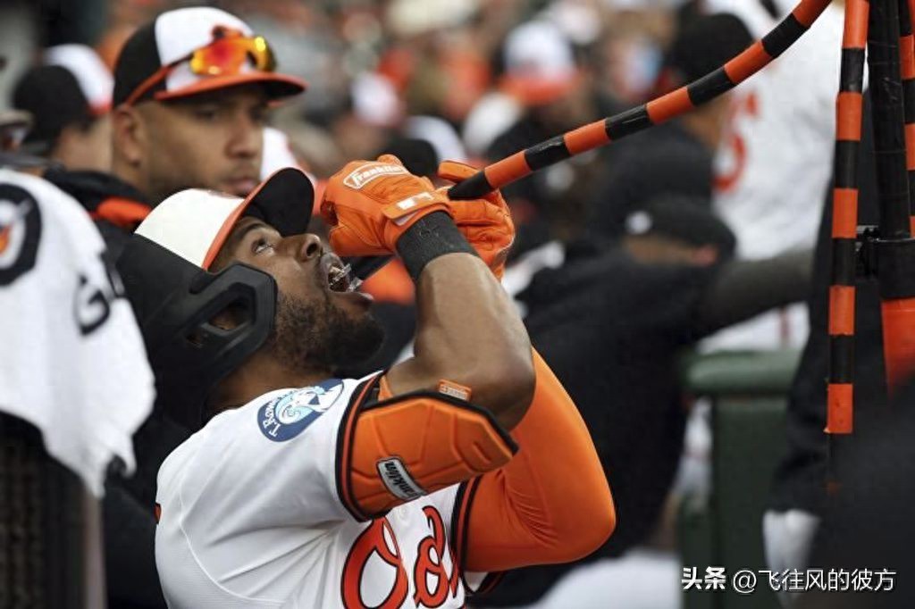 The royal and golden orioles bombarded each other with 10 spring cannons! Manager: I don't think I've seen anything like this