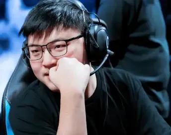 LOL's first World Champion died, and Uzi and RNG had a court session set to rest for this purpose