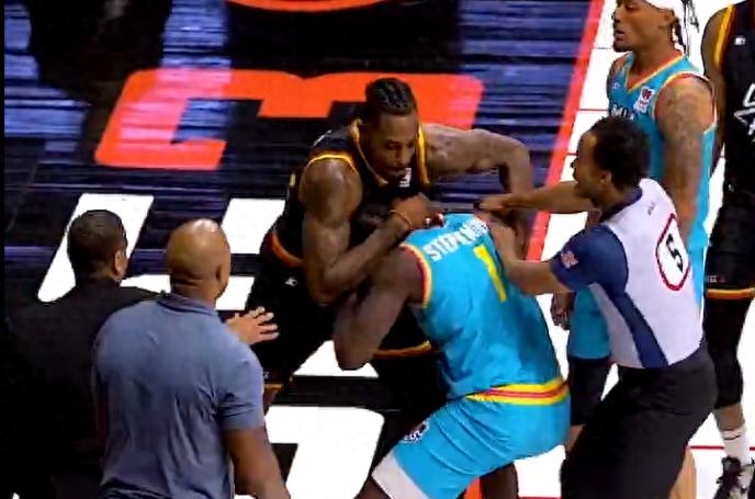Warcraft Finsen BIG3 fights each other in the arena! The two scuffled together and fell into the audience: both were ejected