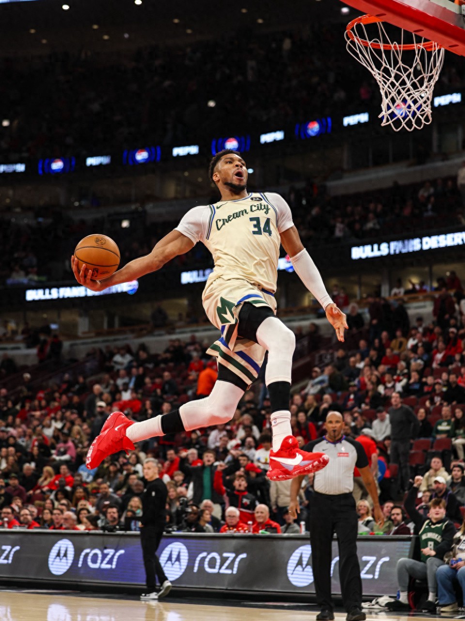 Giannis shares a photo of his garbage time dunk: My ability to express is limited, but you should understand what I mean.
